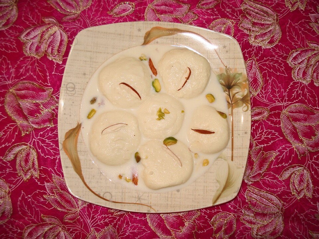 Rasmalai in saffron milk